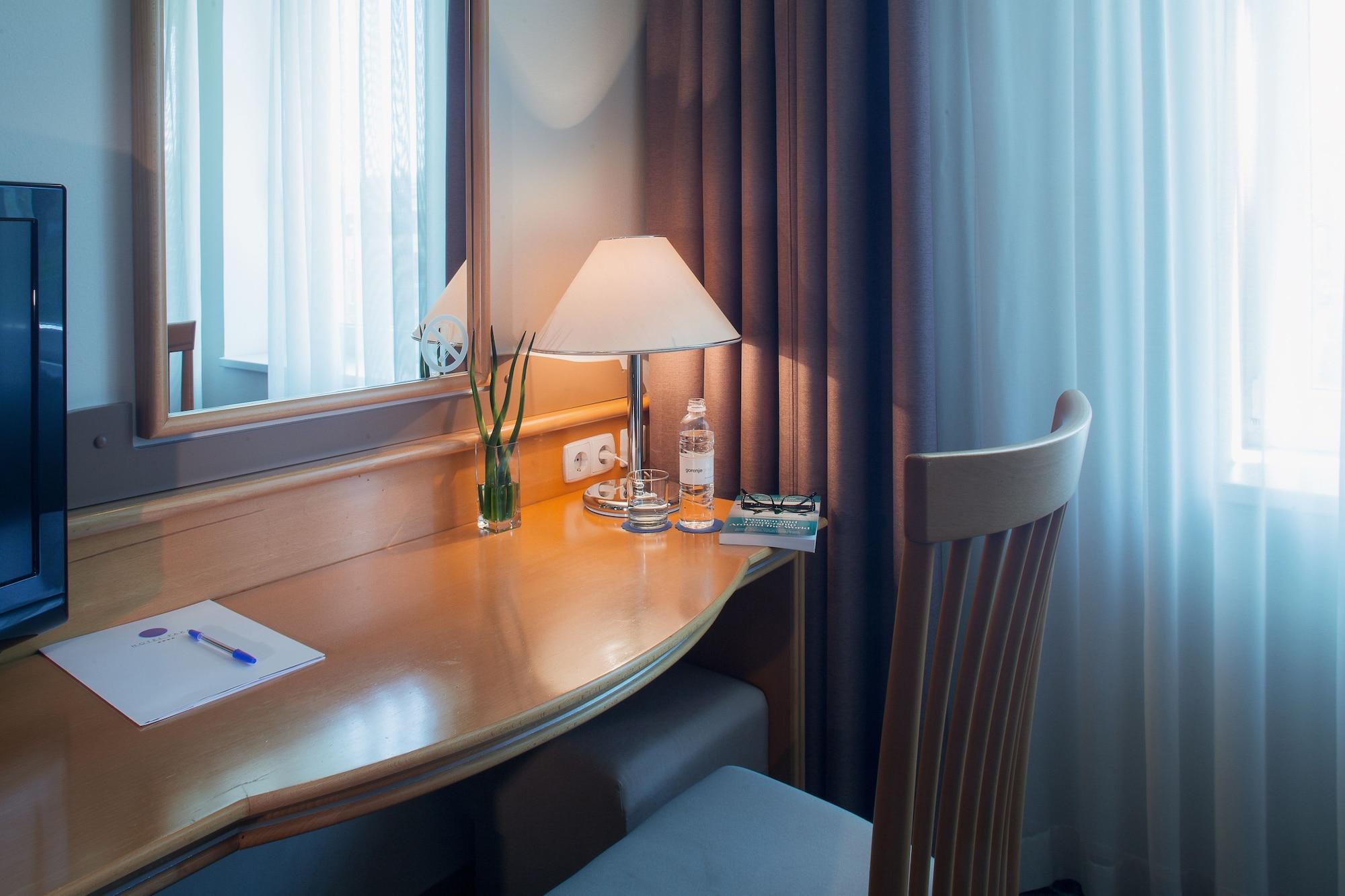 Hotel Paka Velenje Buitenkant foto