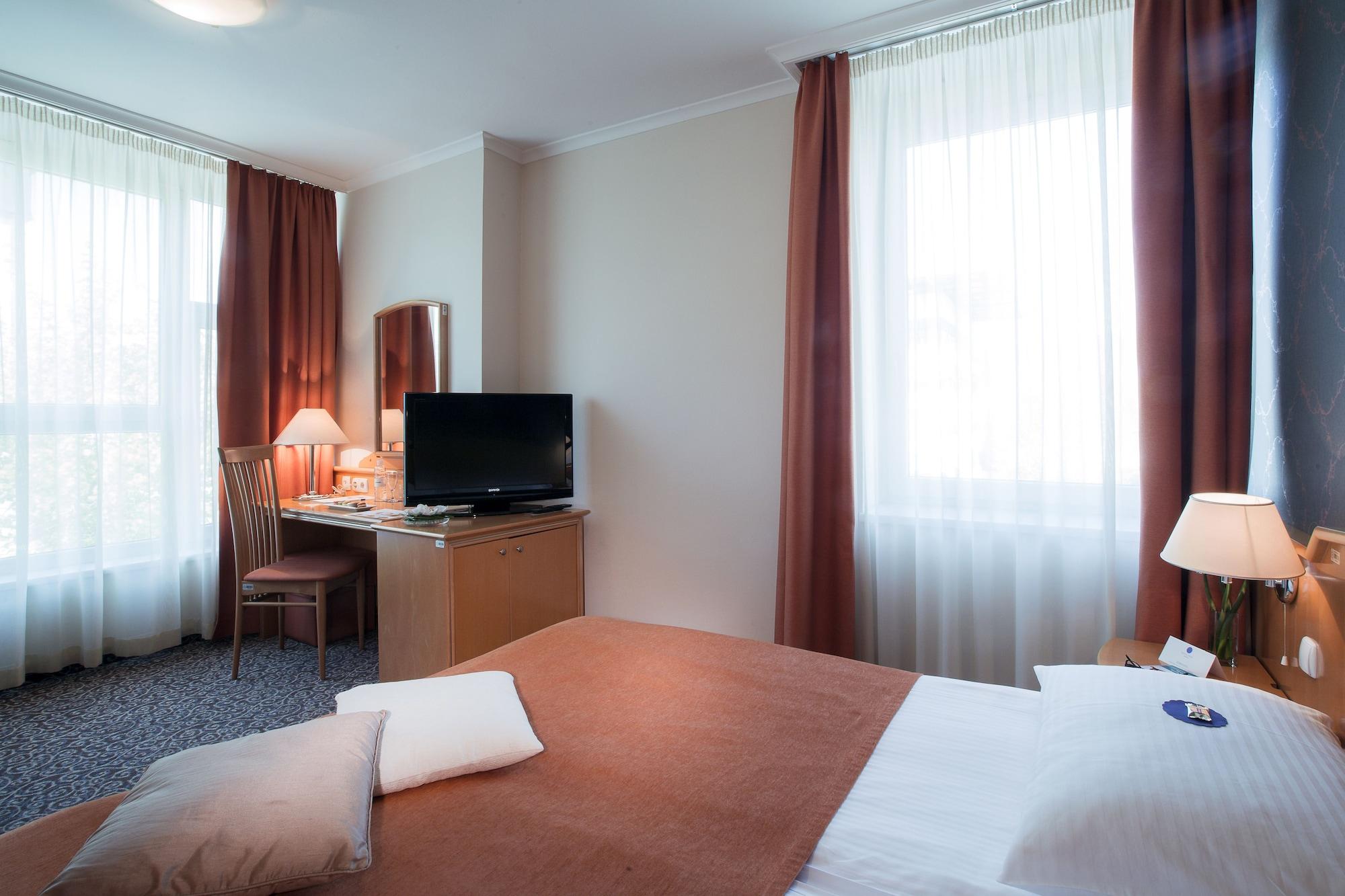Hotel Paka Velenje Buitenkant foto